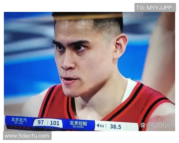 季后赛精彩对决曾凡博砍下30分陈盈骏连中四记三分球助队取胜